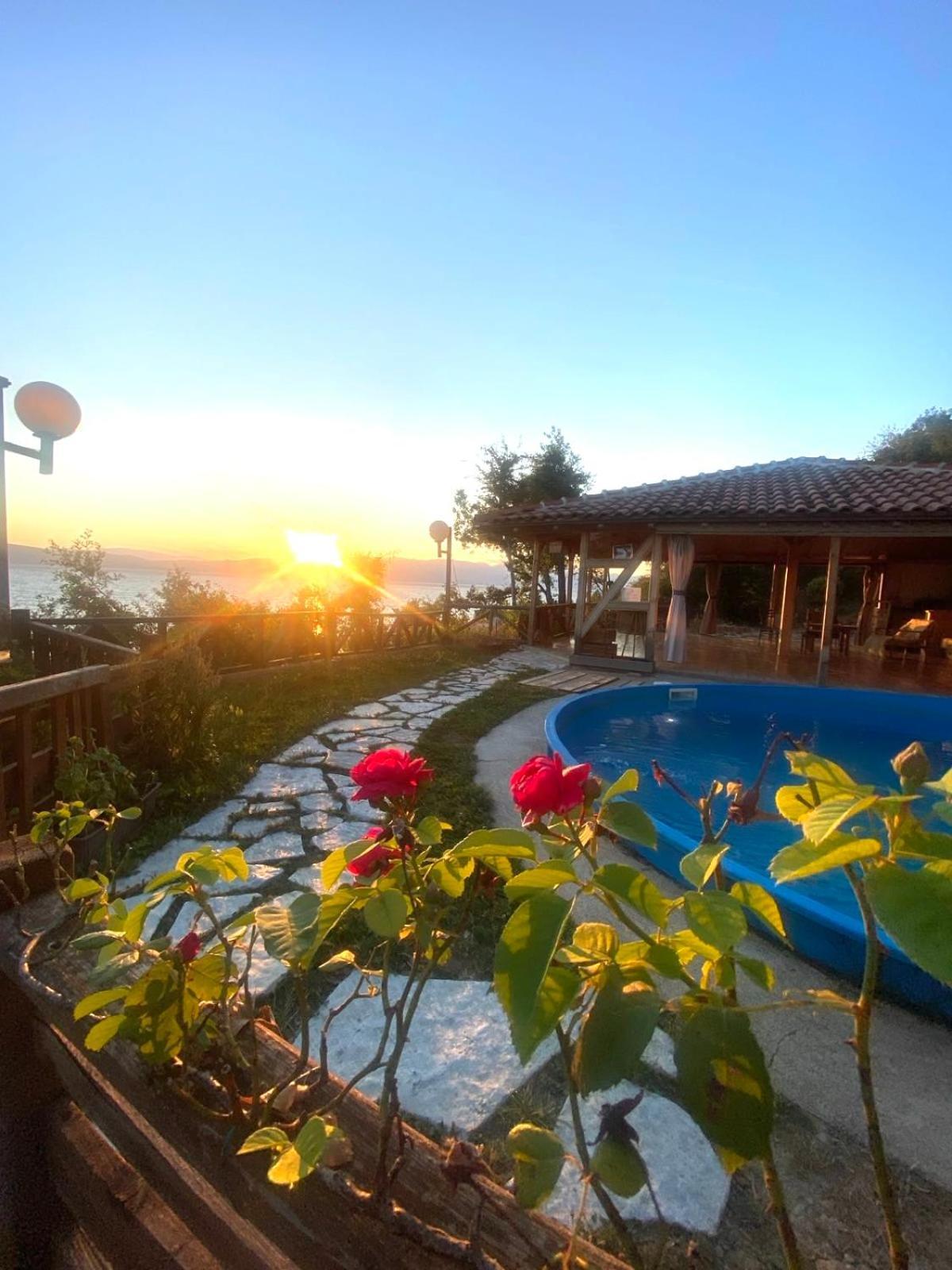 Robinson Sunset Guest House Лагадин Екстериор снимка