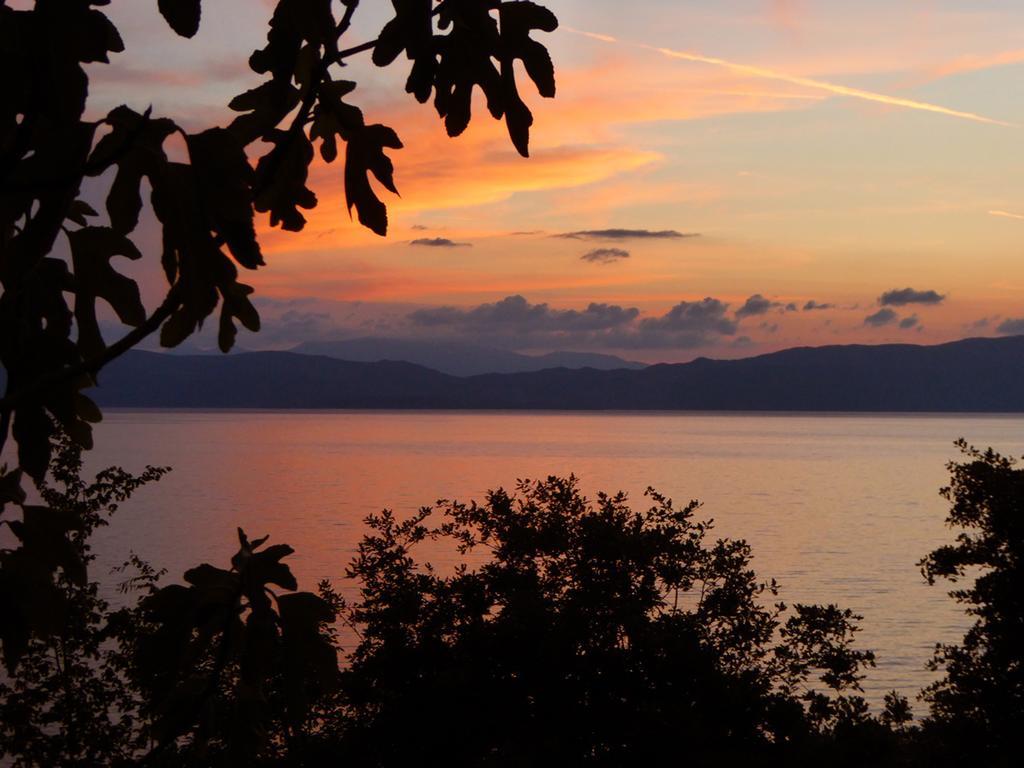 Robinson Sunset Guest House Лагадин Екстериор снимка