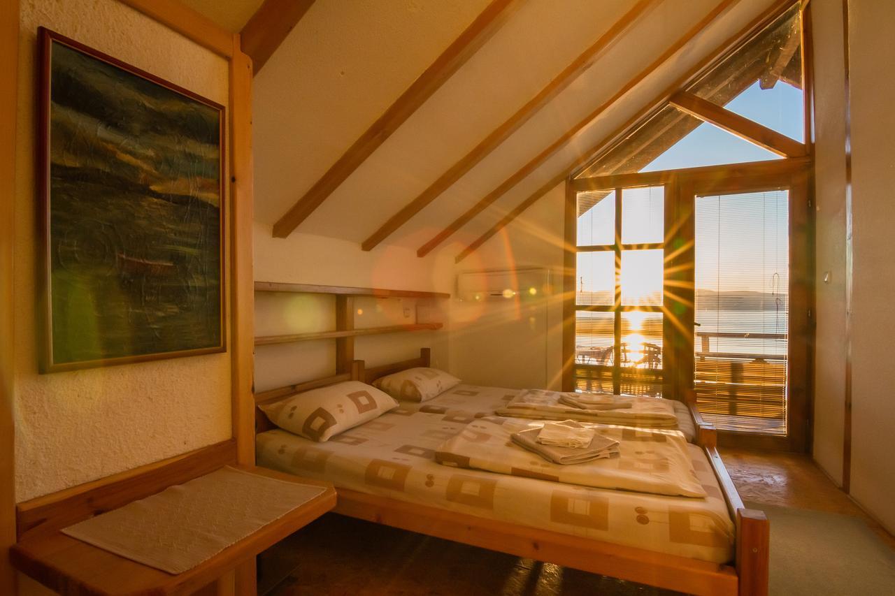 Robinson Sunset Guest House Лагадин Екстериор снимка